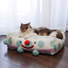 Load image into Gallery viewer, NIAN&#39;GAO Ugly Clown Pet Bed
