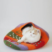 將圖片載入圖庫檢視器 CatsCity Hand Crafted Christmas Theme Cat Cave with Wool Lining
