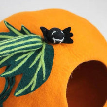 Load image into Gallery viewer, CatsCity Hand Crafted Halloween Theme Pumpkin Shaped Cat bed with Wool Lining
