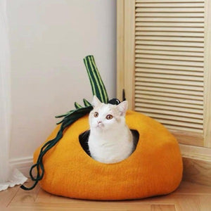 CatsCity Hand Crafted Halloween Theme Pumpkin Shaped Cat bed with Wool Lining